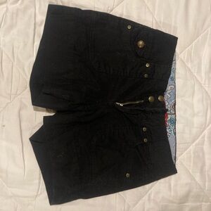 One 5 One Womens Shorts Size 4